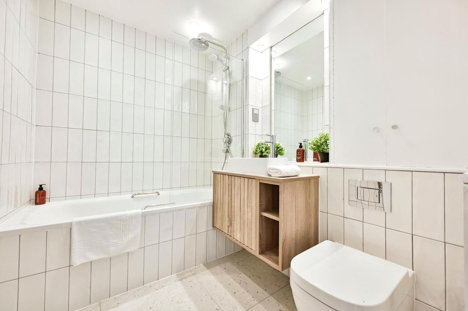 Amazing 3 Bed Apartment Great Portland Street Londen Buitenkant foto