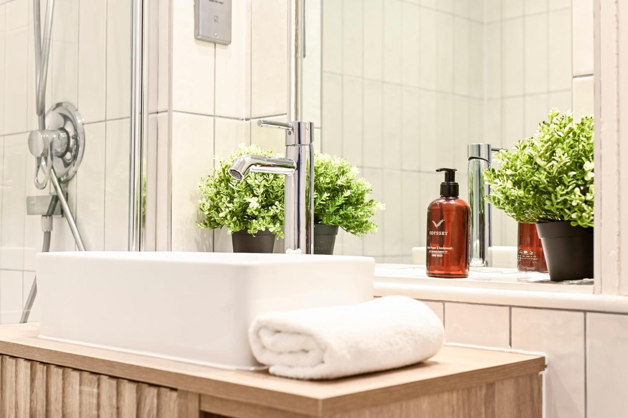 Amazing 3 Bed Apartment Great Portland Street Londen Buitenkant foto